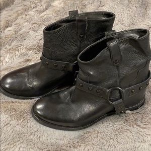 NEW Enzo Angiolini stud boots